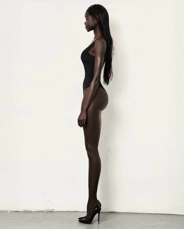 Simple lines are simply magnificent! @thenyla_ @francoisdubeau_official 

#sincitygallery #12inchesofsin #modernprovocateur #photography #illustration #lineart #black #beauty #beart #betrue #beyou #fabulous #lanadelrey